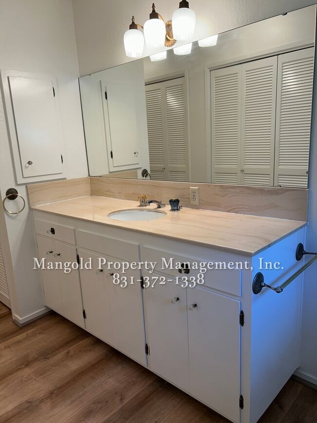 Building Photo - Charming 3-Bed, 2-Bath Home with Back Yard...