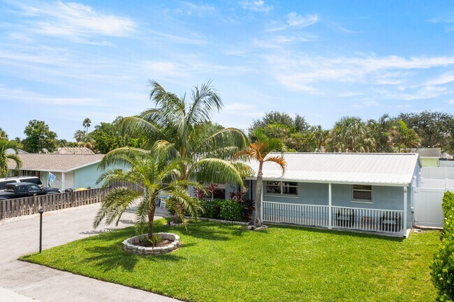 Building Photo - 19165 SE Homewood Ave