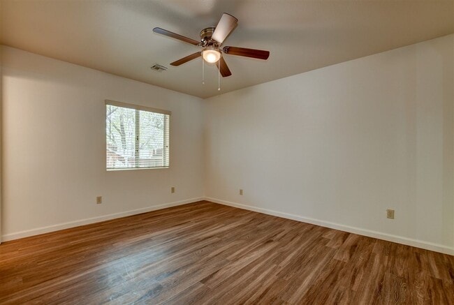 Building Photo - 114 Bradshaw Dr