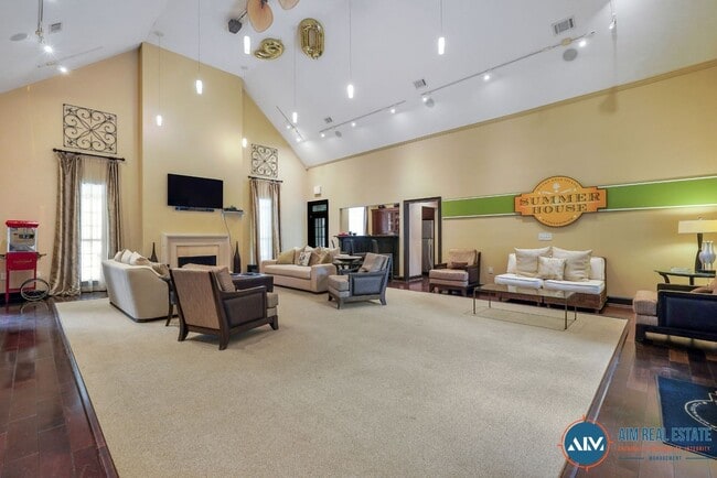 Building Photo - Beautiful 2 bedroom/2 bathroom Resort-Style Living Minutes from Beaches & Golf