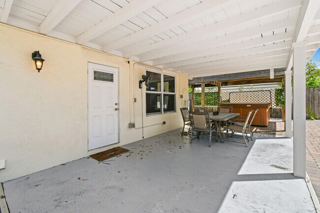 Building Photo - 244 Greymon Dr