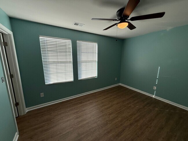 Building Photo - 4 Bedrooms, 3 Bathrooms - Home in West Rome!