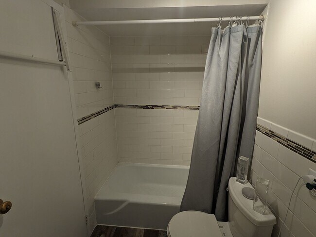Building Photo - 539 W Stratford Pl