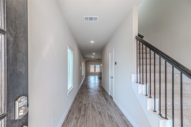 Building Photo - 21606 Wave Holw Dr