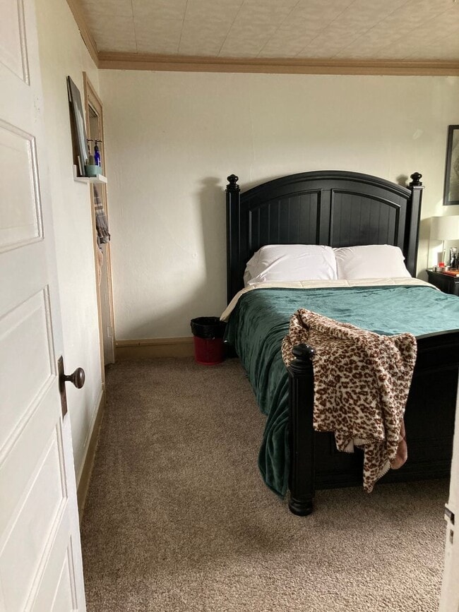 Building Photo - 3+ Bedroom / 2 Bath Single Family Home!
