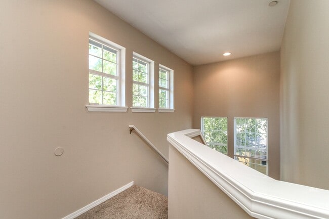 Building Photo - Charming 3-bedroom Craftsman Style DuPont ...