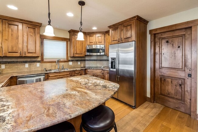 Building Photo - Breck 3-bedroom home with views! 12 month lease!