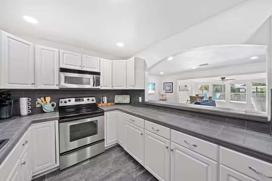 Building Photo - 102 Deleon Rd