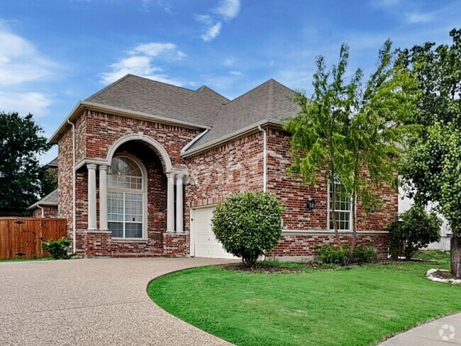 Building Photo - 1006 Llano Ter