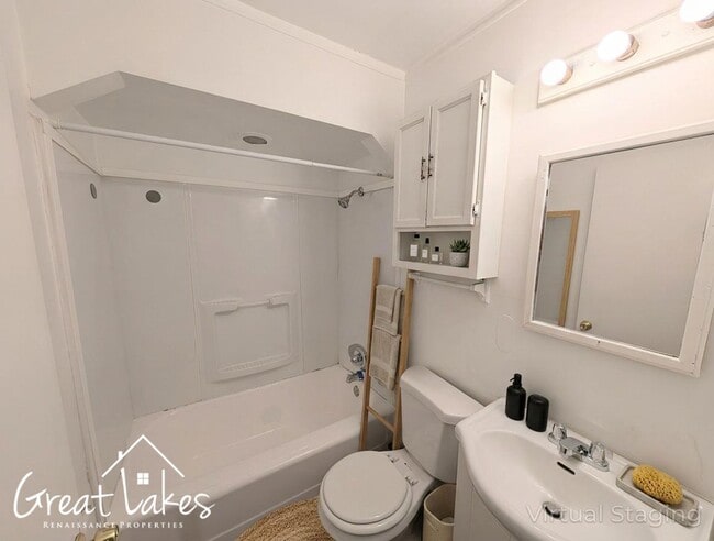 Building Photo - Cozy 4 Bedroom 1 Bathroom now available for rent