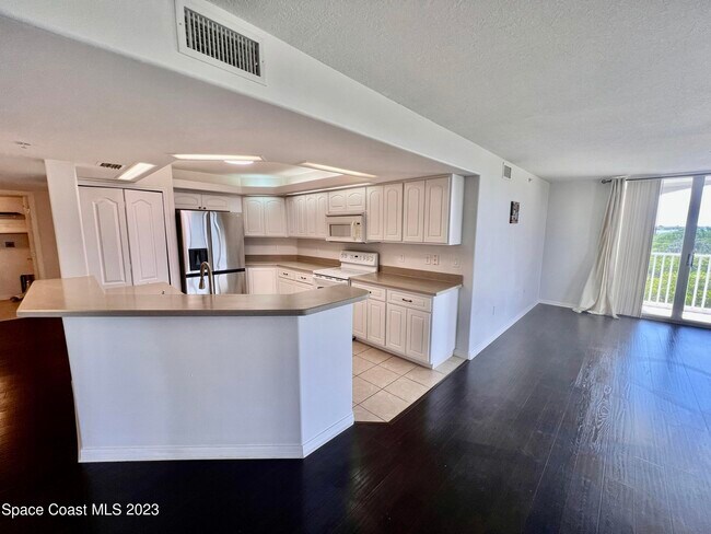 Building Photo - 800 Del Rio Way