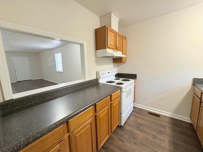 Building Photo - 2110 Golf Terrace Dr