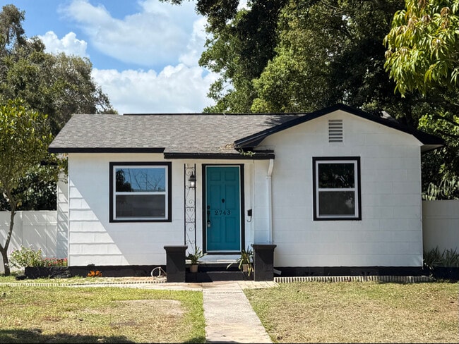 Building Photo - 2743 34th Ave N