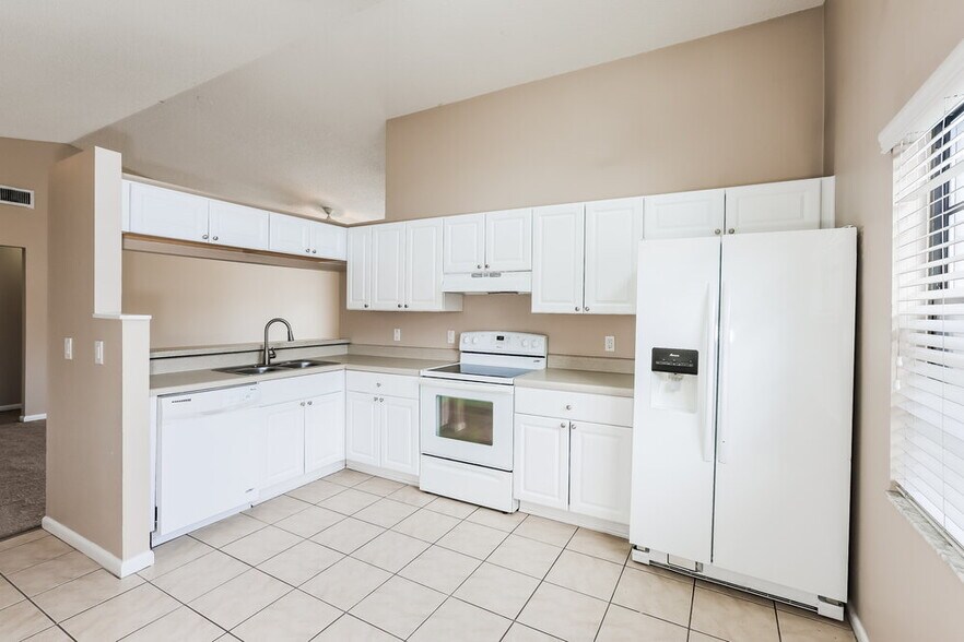 Building Photo - 10818 Peppersong Dr