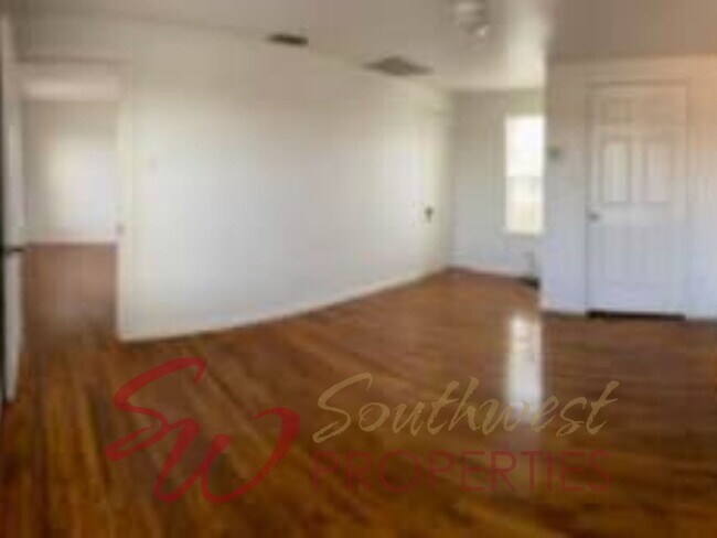 Building Photo - Spacious Upstairs 1-Bedroom Apartment in Downtown Stephenville