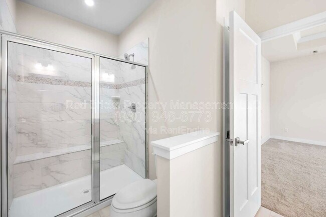 Building Photo - 9769 Oaklawn Blvd NW