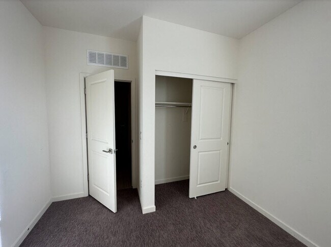 Building Photo - 12531 W Northview Ave