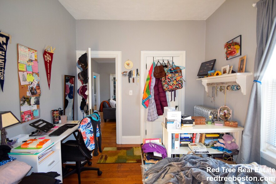 Building Photo - 85 Surrey St