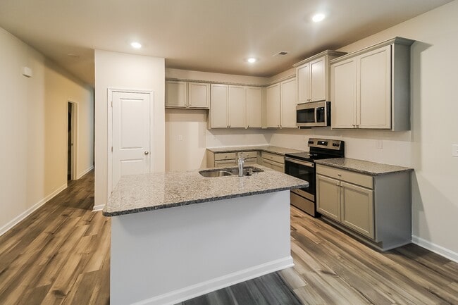 Building Photo - 2857 Saratoga Lake View