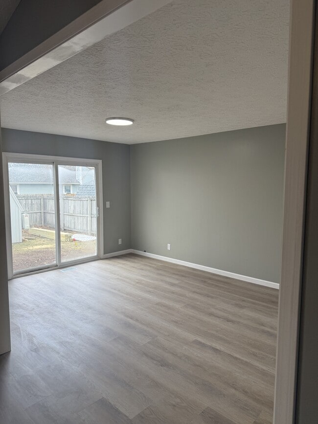 Building Photo - 804 Woodmere Dr