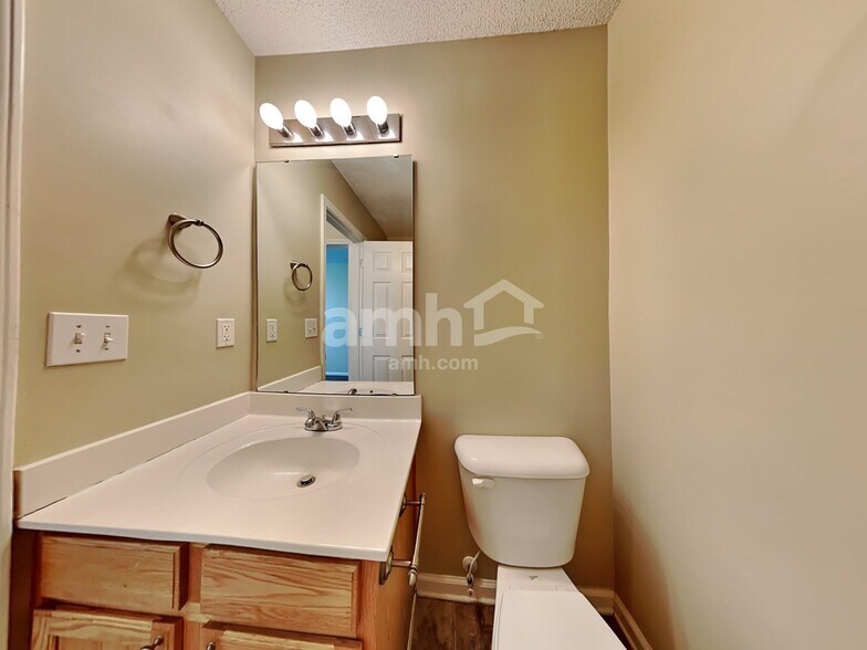 Building Photo - 5006 Athol St