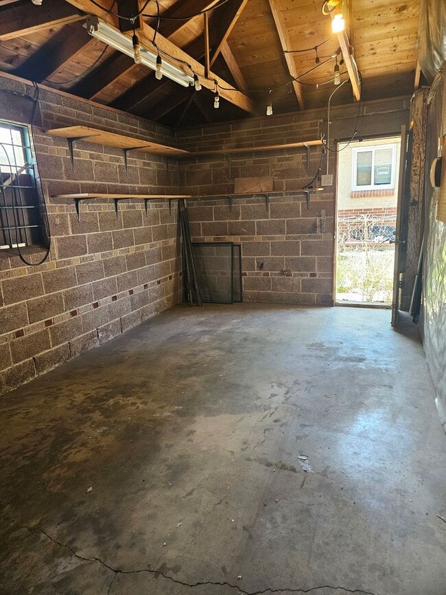 Building Photo - 2-Bedroom Home with One-Car Garage
