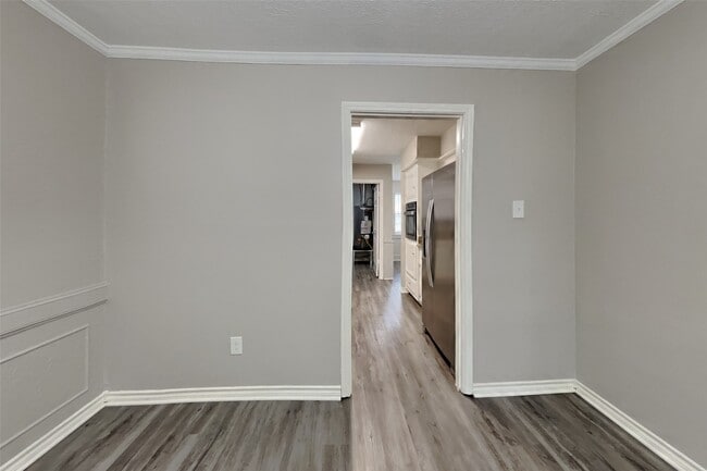 Building Photo - 12311 Oak Park Dr
