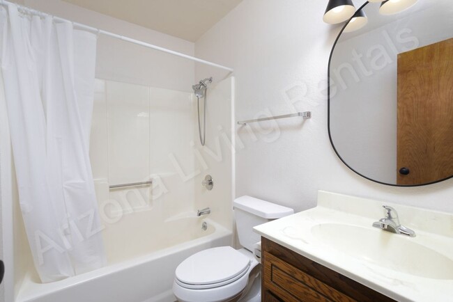 Building Photo - CHARMING NORTHSIDE HOME