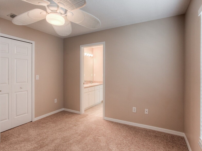 Building Photo - 10508 Canary Isle Dr