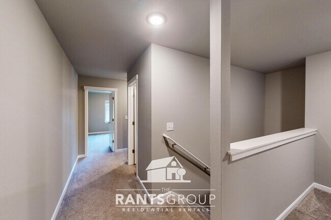Building Photo - 694R