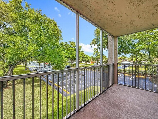 Building Photo - 8735 Ramblewood Dr
