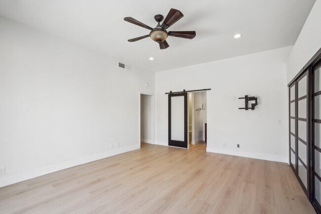 Building Photo - 48 Oak Tree Dr