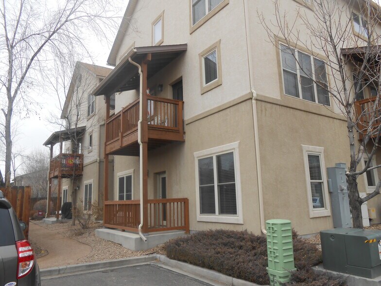 Primary Photo - 1212 Walnut Ave