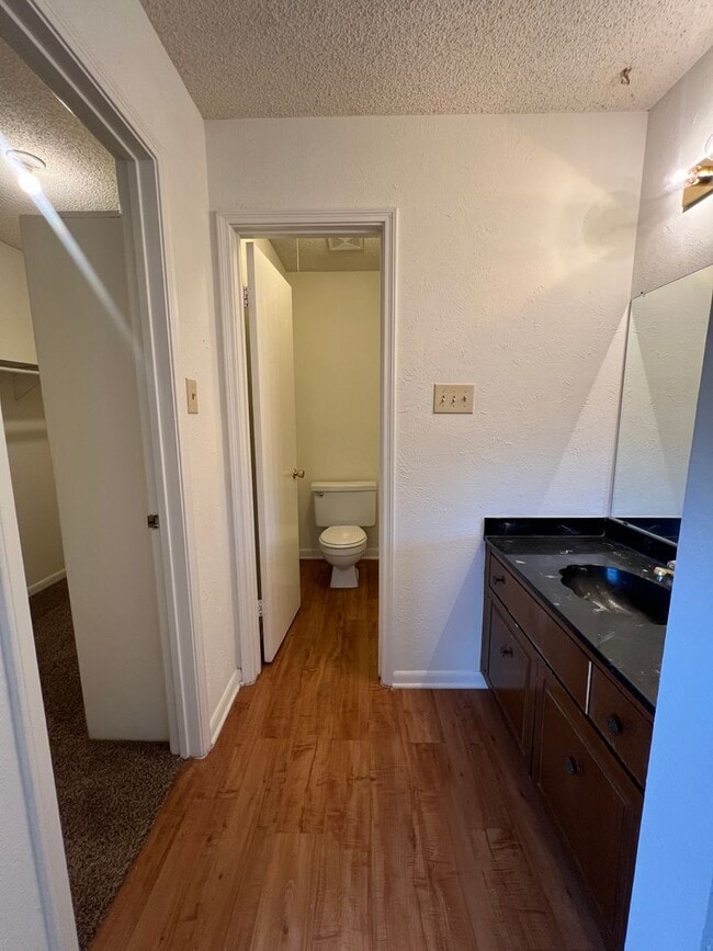 Building Photo - Townhome