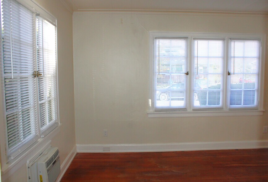 Building Photo - 535 Yakima St