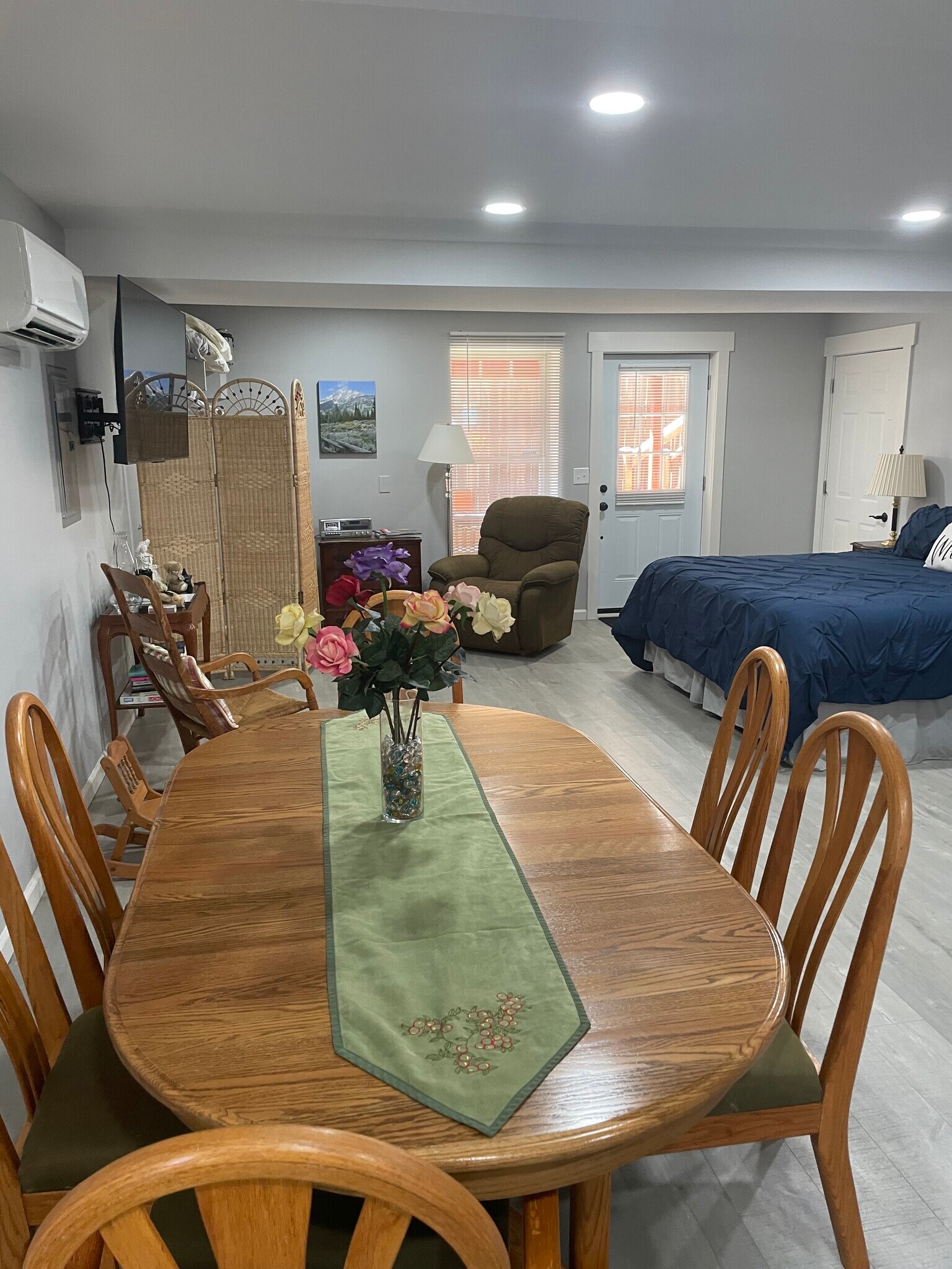 Building Photo - 568 Toms Hill Dr