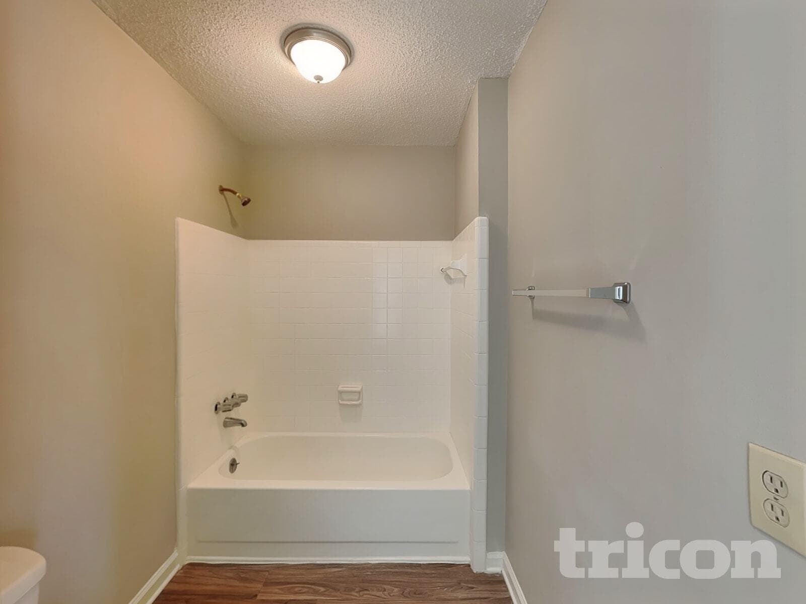 Building Photo - 812 N Royal Tower Dr