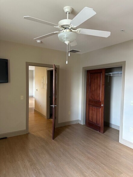 Building Photo - 1032 N Washington Ave