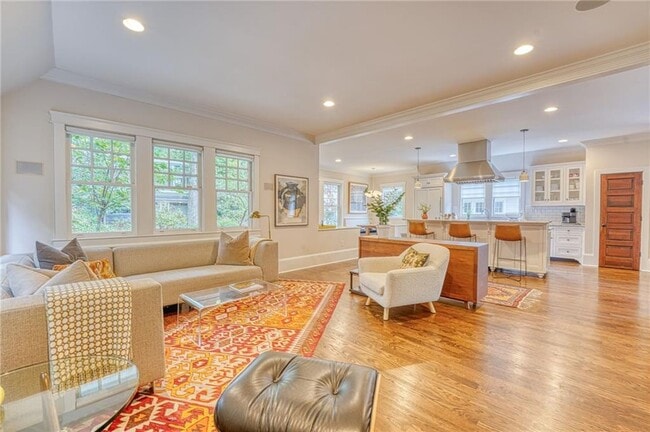 Building Photo - 997 Blue Ridge Ave NE