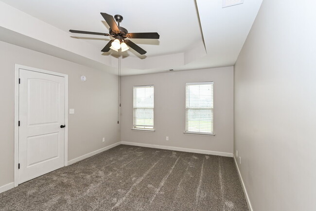 Building Photo - 2581 Woodcutter Dr
