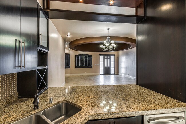 Building Photo - Gorgeous Custom Home on a corner lot in Ventanas - East El Paso!