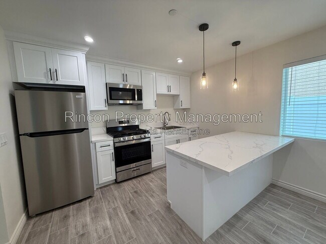 Building Photo - 921 Aurora Dr