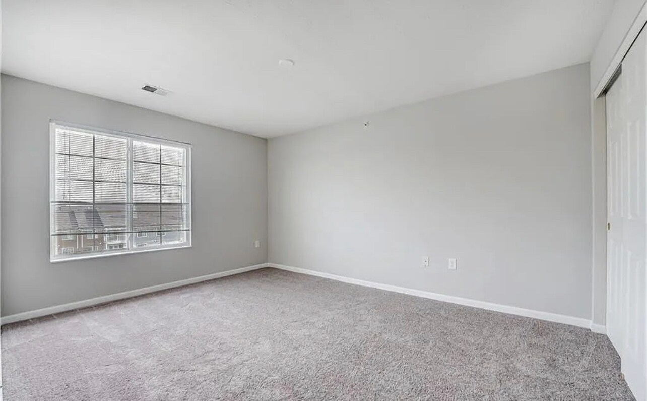 Building Photo - 3044 Westminster Dr