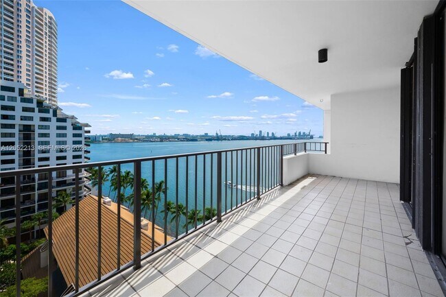 Building Photo - 520 Brickell Key Dr