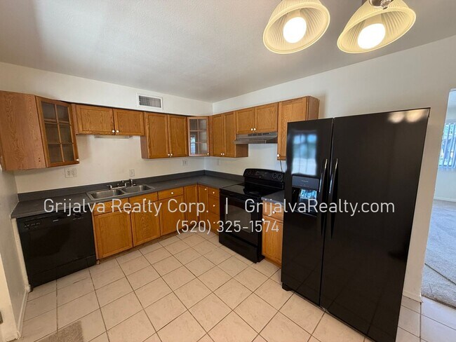 Building Photo - 6850 E Lurlene Dr