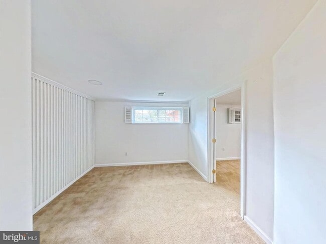 Building Photo - 1012 Loxford Terrace