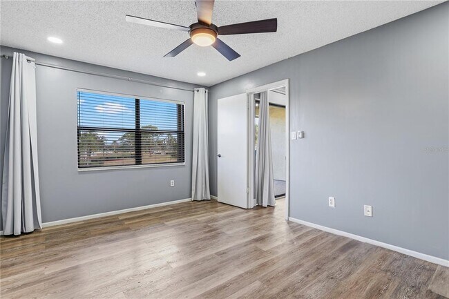 Building Photo - 6062 Willowpointe Cir