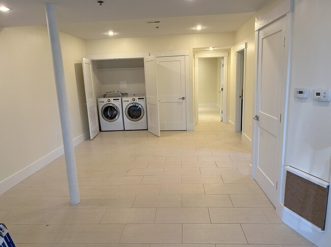 Building Photo - 4 Montague St