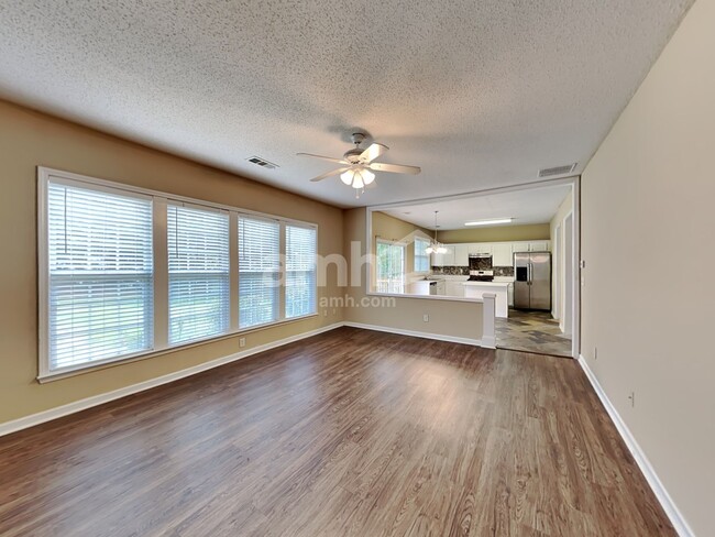 Building Photo - 607 Wallnut Hall Trl