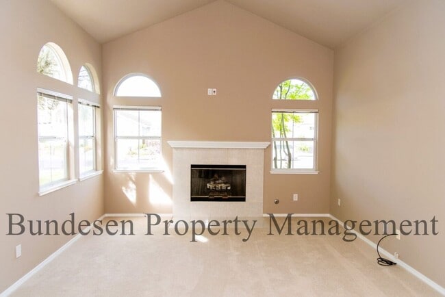 Building Photo - 806 Wine Ct